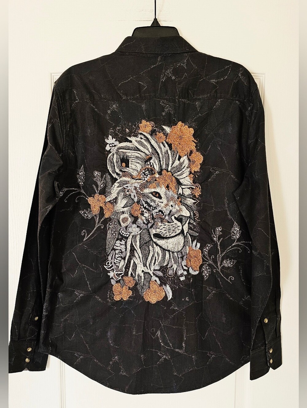 Robert Graham Men’s Black Embroidered Snap-Front Shirt.